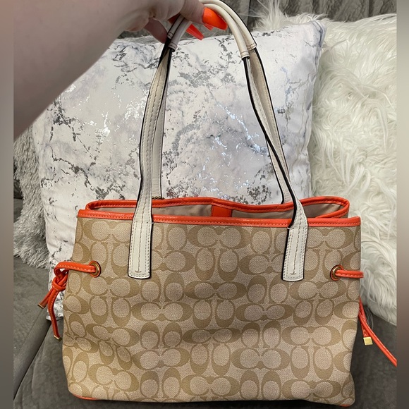 Coach Tan Cream and Orange Shoulder Bag!🧡 - Picture 2 of 9